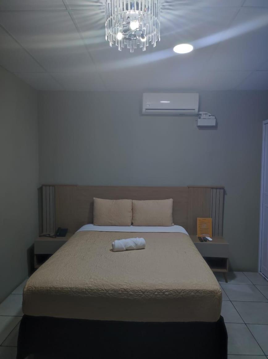 Kartagus Hotel Сан Салвадор Екстериор снимка